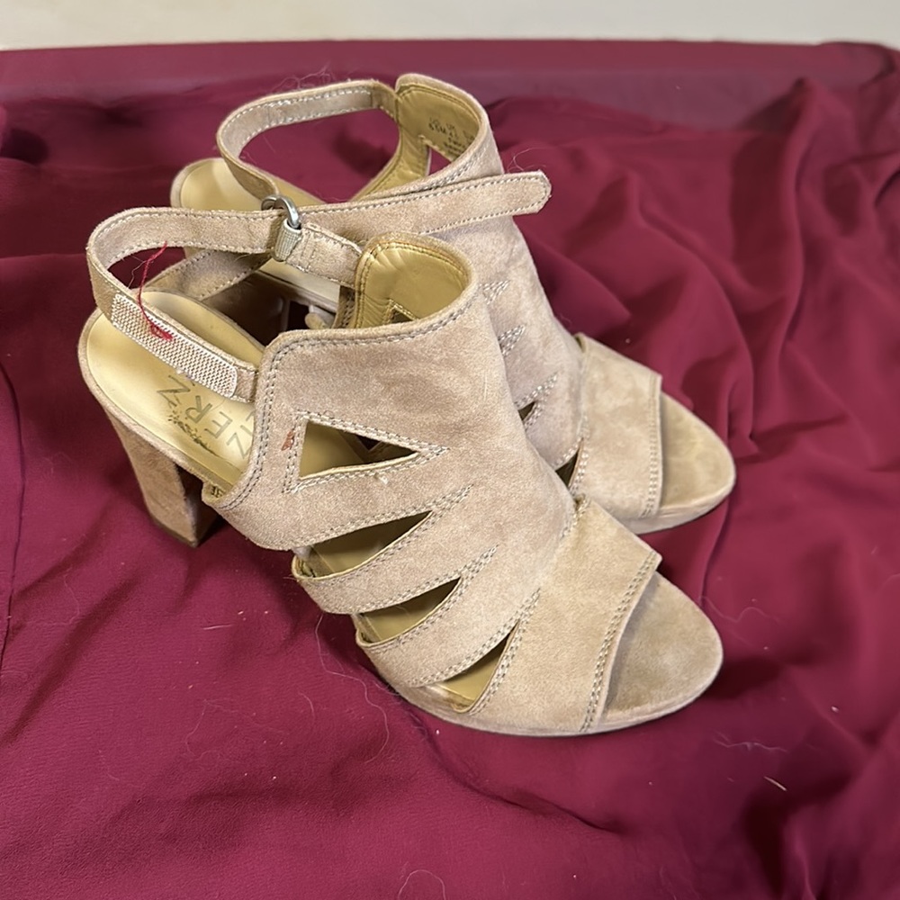 Naturalizer suede nude heels